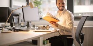 4 Books Every Salesperson Should Read